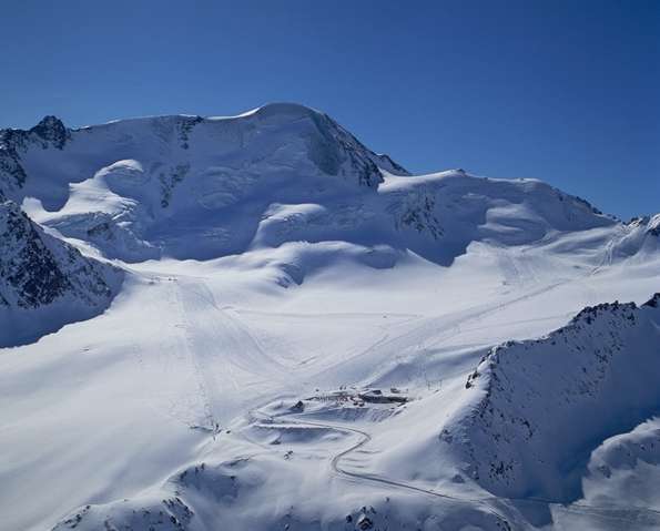 Gletscher Lifte Winter.jpg - 23 (Kbytes)&nbsp;&nbsp;&nbsp;